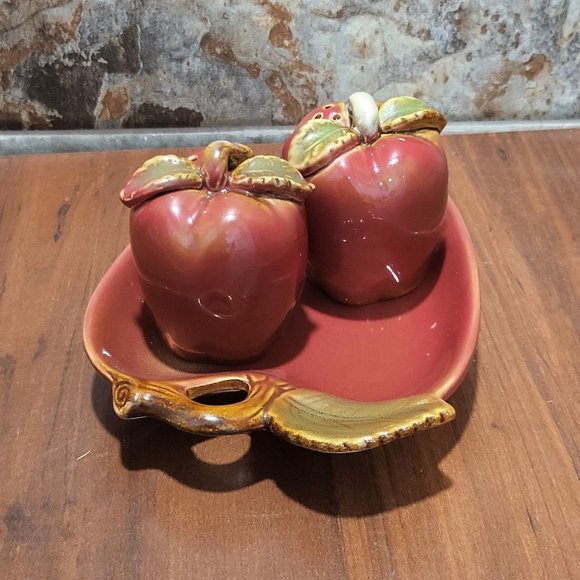 Vintage Salt and Pepper Shakers On Apple Tray - Picture 14 of 15